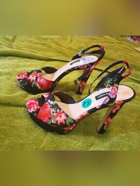 Floral Platform High Heel Black w/ Pink & Red Flowers Nine West Sz 7.5 Brand New